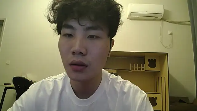 Snapshot of fuln12 chatting on October 16, 9:21 am fuln12 online show from October 16, 9:21 am