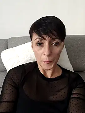 YOURHESZTIA online show from December 17, 11:17 am