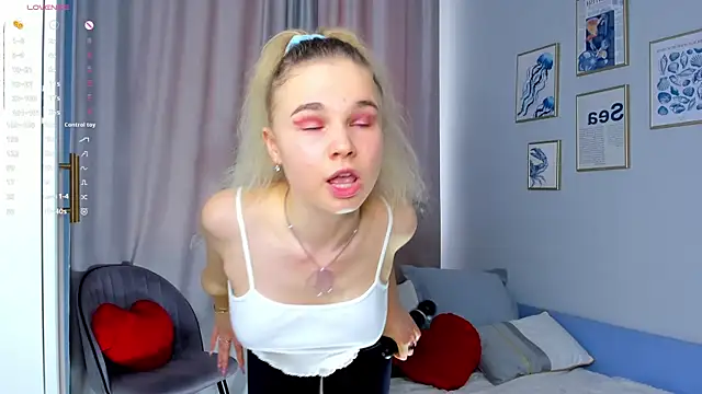 OdetteHarwick online show from September 28, 8:09 am