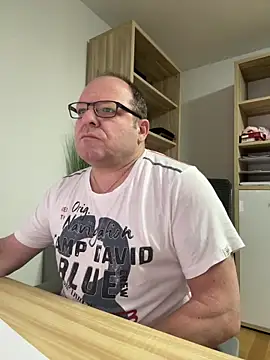 coupleLatinaLovers online show from January 29, 5:30 am