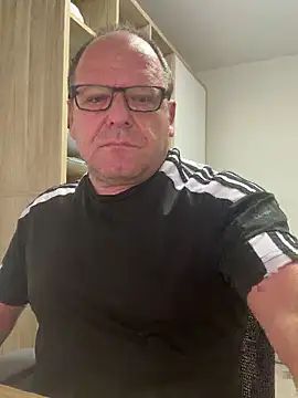 coupleLatinaLovers online show from September 18, 4:36 am