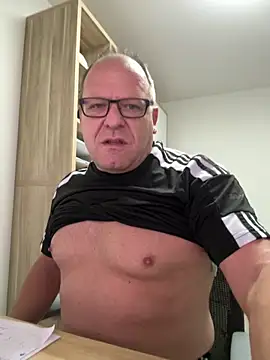 coupleLatinaLovers online show from October 3, 4:53 am