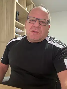 coupleLatinaLovers online show from October 6, 5:05 am