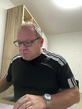 coupleLatinaLovers online show from October 27, 5:44 am