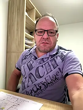 coupleLatinaLovers online show from November 12, 6:25 am