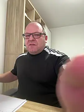 coupleLatinaLovers online show from January 19, 8:18 am