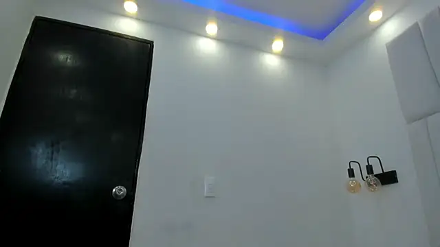 chloe zulay online show from January 19, 3:43 am