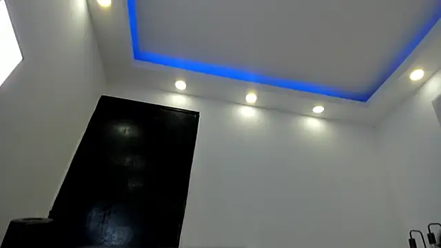 chloe zulay online show from February 9, 3:21 am