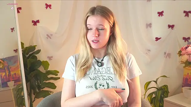 MaydaFoulk online show from March 23, 1:20 am