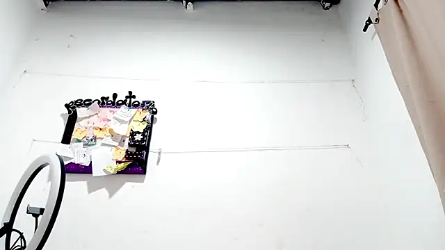 PetiteIvoryQueen19 online show from September 19, 8:38 am