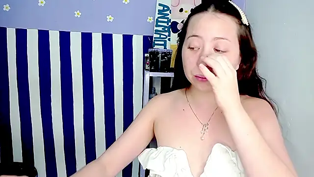 PetiteIvoryQueen19 online show from April 11, 4:50 am