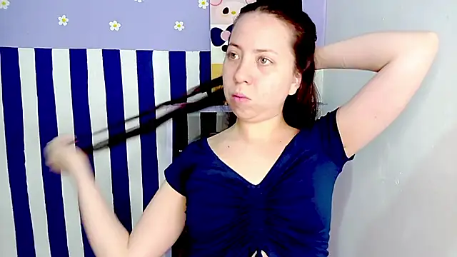 PetiteIvoryQueen19 online show from April 14, 5:24 am