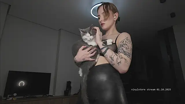 vinylstore online show from October 1, 5:30 pm