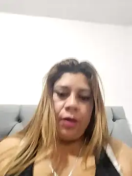 Laura-Hernandez online show from February 7, 8:20 pm