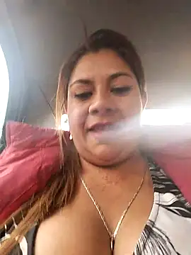 Laura-Hernandez online show from March 11, 9:04 pm