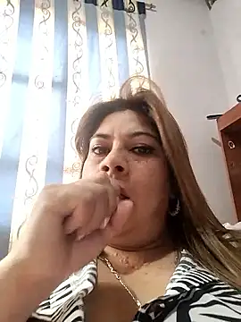 Laura-Hernandez online show from September 30, 2:55 pm