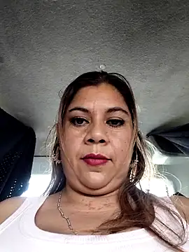 Laura-Hernandez online show from March 7, 3:53 pm