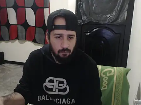 Snapshot of leonamable12 chatting on February 26, 6:45 am leonamable12 online show from February 26, 6:45 am