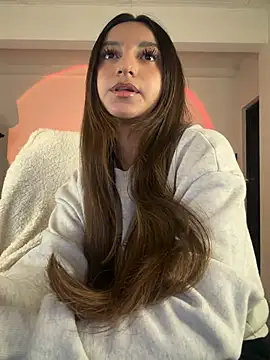 Snapshot of aly_golden_ chatting on May 13, 8:55 am aly golden online show from May 13, 8:55 am