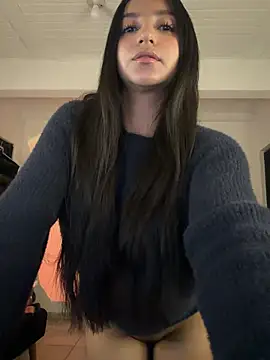 Snapshot of aly_golden_ chatting on June 18, 2:21 pm aly golden online show from June 18, 2:21 pm