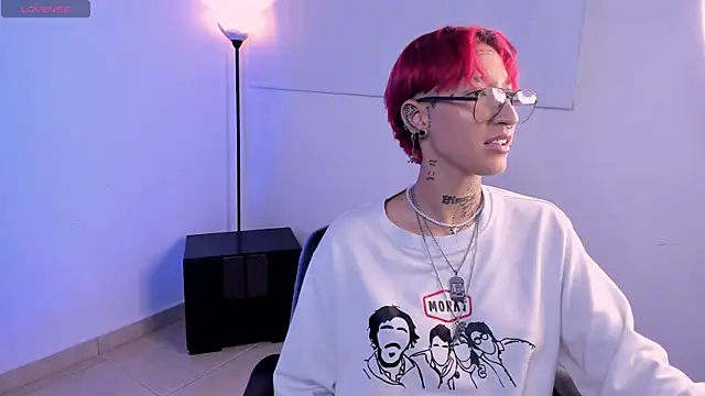 ravengreen  online show from January 22, 12:06 am