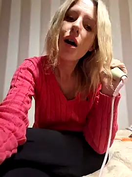 Snapshot of YourJuliena chatting on December 31, 2:58 pm YourJuliena online show from December 31, 2:58 pm