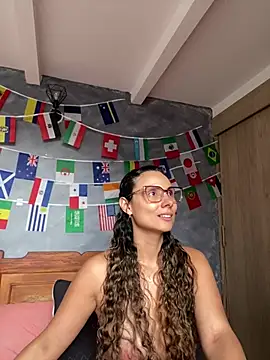 Snapshot of MafeeRoss chatting on June 13, 10:18 pm MafeeRoss online show from June 13, 10:18 pm