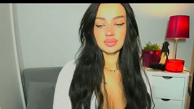 Snapshot of OliviaFantasy chatting on February 9, 7:23 am OliviaFantasy online show from February 9, 7:23 am