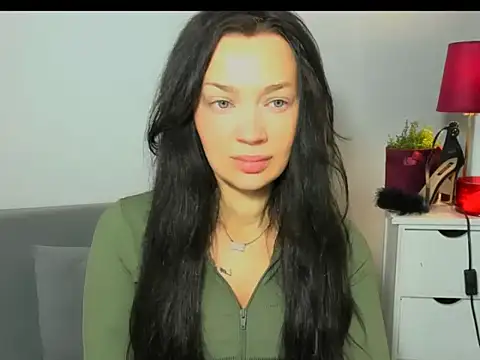 Snapshot of OliviaFantasy chatting on February 12, 8:42 am OliviaFantasy online show from February 12, 8:42 am