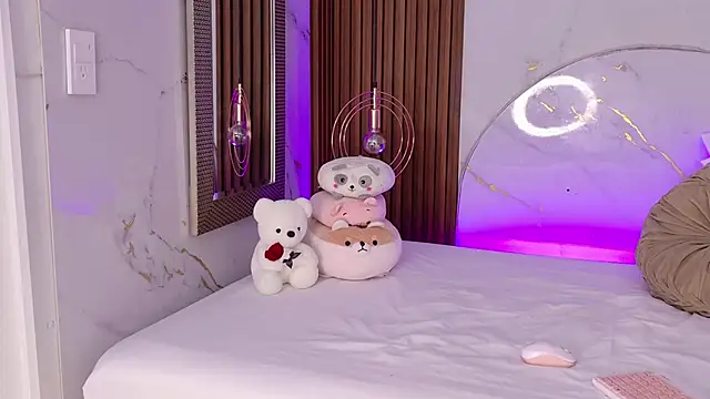 pamelajons  online show from November 12, 1:11 pm