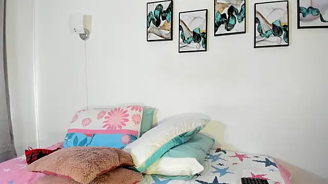 Maia W10 online show from February 8, 3:42 pm