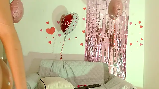 Maia W10 online show from March 13, 4:01 pm