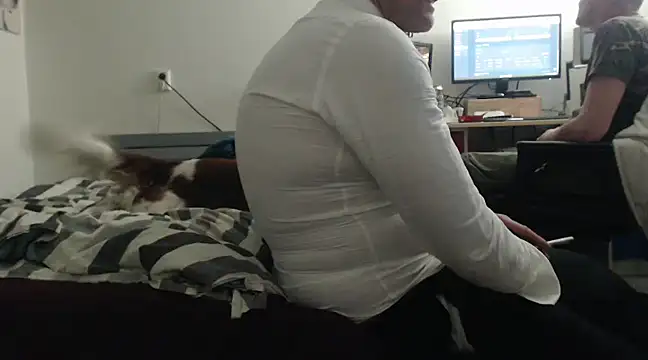 Snapshot of mikeythebestsucker chatting on December 25, 10:48 pm mikeythebestsucker online show from December 25, 10:48 pm