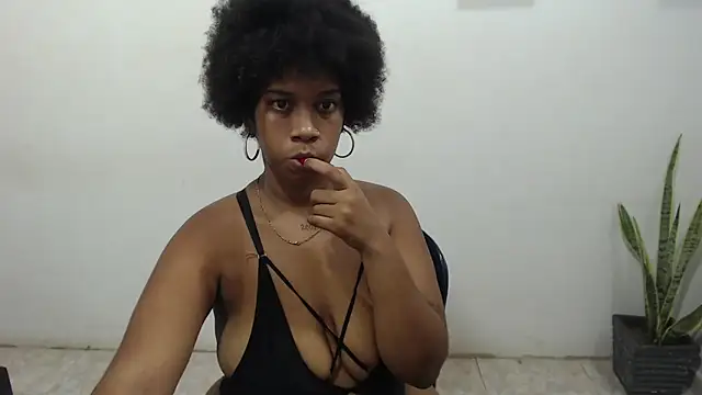 Snapshot of CanellaHill chatting on December 11, 4:18 am CanellaHill online show from December 11, 4:18 am