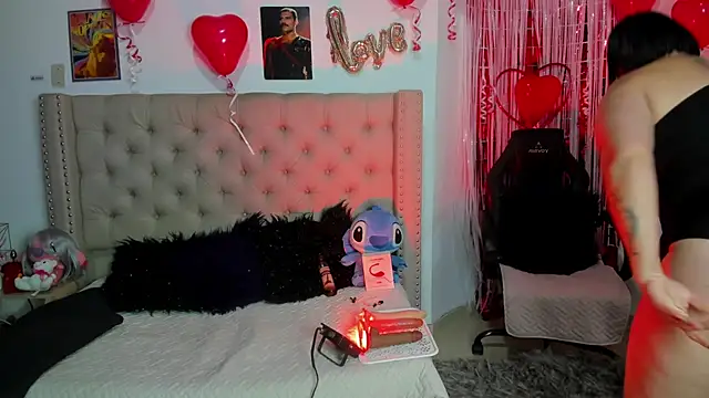 Snapshot of AngeleRoux chatting on February 11, 2:57 am AngeleRoux online show from February 11, 2:57 am