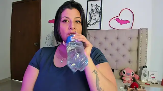 Snapshot of AngeleRoux chatting on October 15, 2:28 pm AngeleRoux online show from October 15, 2:28 pm