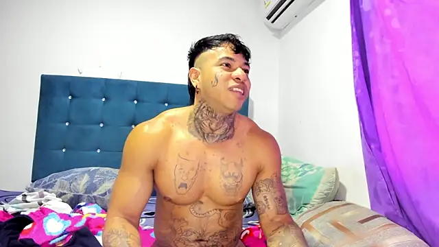 Snapshot of daamonxxx19 chatting on February 13, 11:01 pm daamonxxx19 online show from February 13, 11:01 pm