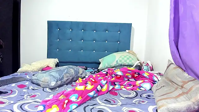 Snapshot of daamonxxx19 chatting on February 17, 6:32 am daamonxxx19 online show from February 17, 6:32 am