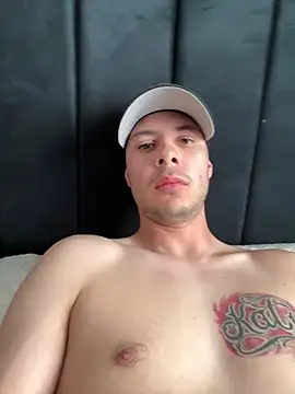 Snapshot of themouate chatting on June 4, 9:43 pm themouate online show from June 4, 9:43 pm