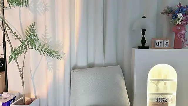 Snapshot of Fairy-HF chatting on April 10, 7:02 am Fairy-HF online show from April 10, 7:02 am