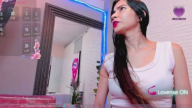 sweetieandjuicyy online show from February 7, 7:27 pm