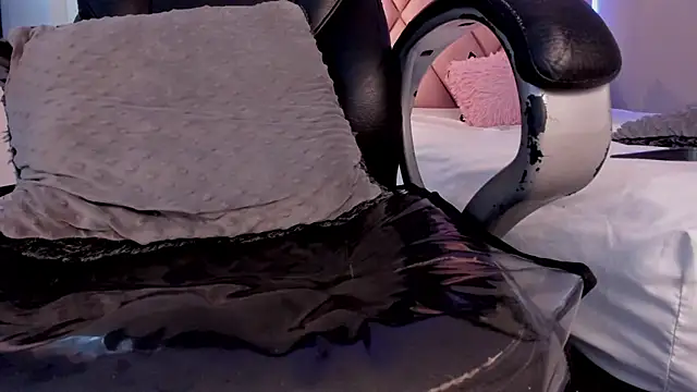 megan 100 online show from January 31, 1:01 am