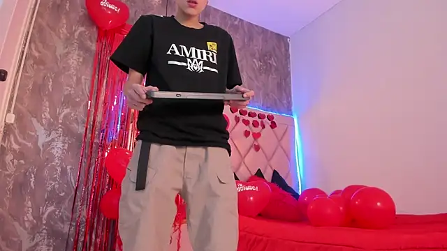 megan 100 online show from February 15, 7:06 pm