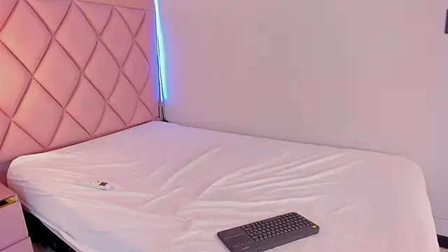 megan 100 online show from March 14, 10:05 pm