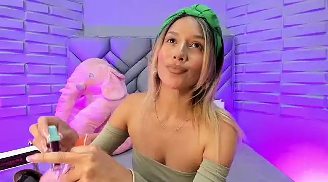 Snapshot of BriannaHarps chatting on January 18, 12:46 am BriannaHarps online show from January 18, 12:46 am