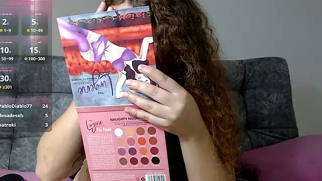 Snapshot of Mia_fooxx_ chatting on December 4, 3:32 pm Mia fooxx online show from December 4, 3:32 pm