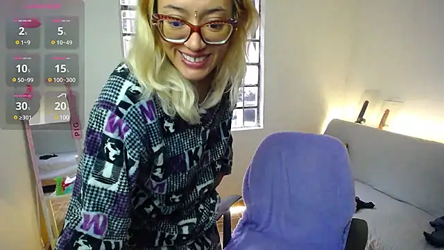 Snapshot of 911Calling chatting on December 17, 1:05 pm 911Calling online show from December 17, 1:05 pm