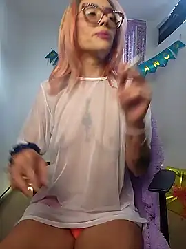 Snapshot of 911Calling chatting on February 7, 8:20 pm 911Calling online show from February 7, 8:20 pm