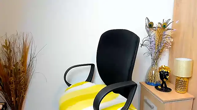 sweetangell69  online show from April 9, 2:55 am