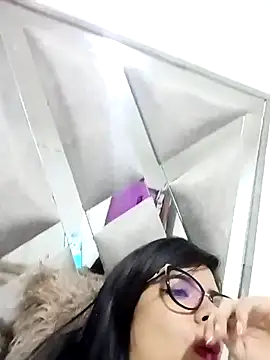 evelingjoyy online show from December 19, 9:44 pm